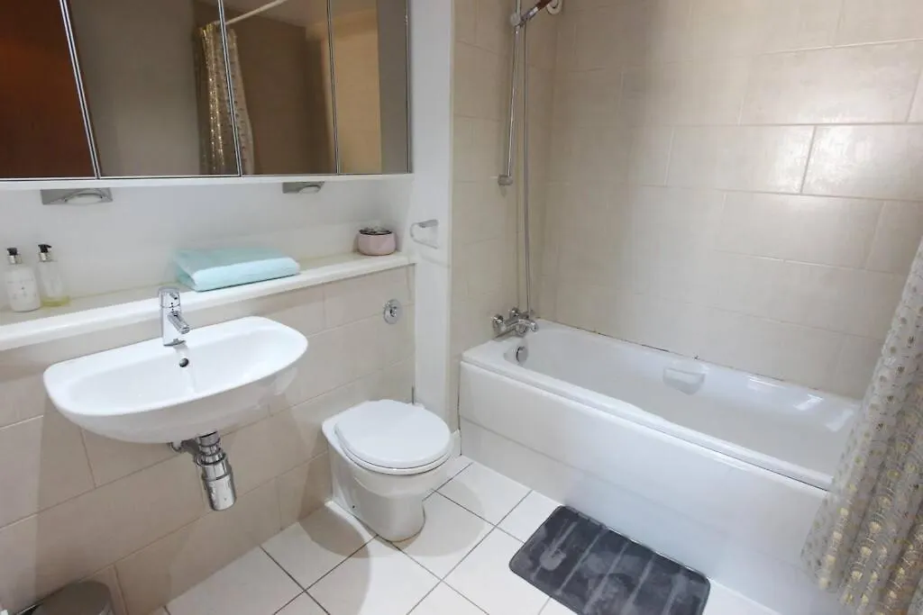 Spacious 2 Bed, 2 Bath Apartment -The Shore, Leith Εδιμβούργο 0*,  Ηνωμένο Βασίλειο